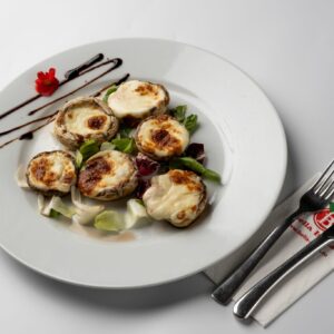 Ciuperci umplute cu mozzarella